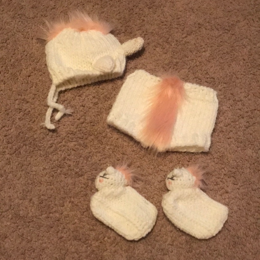 Crochet unicorn outfit (perfect for pictures)